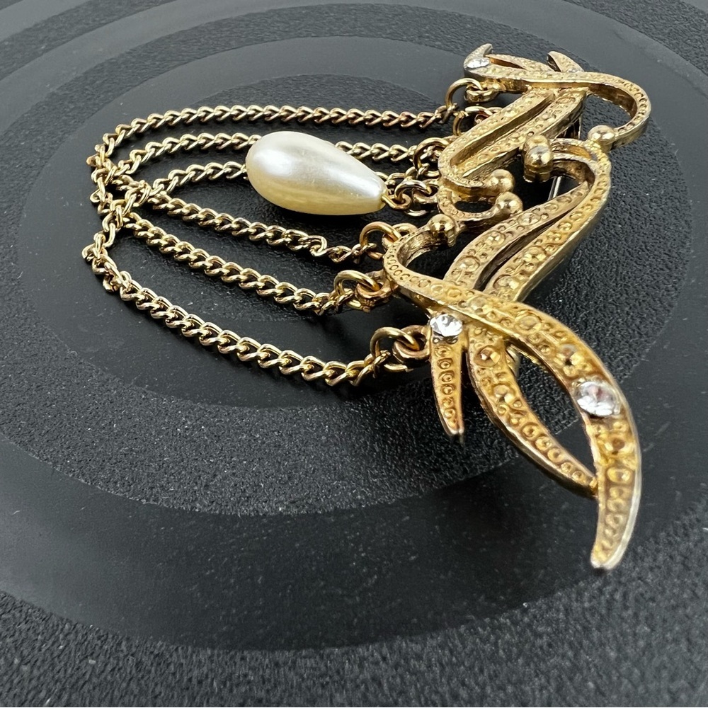 Vintage Gold Tone Brooch w/ Faux Pearl - Picture 3 of 9